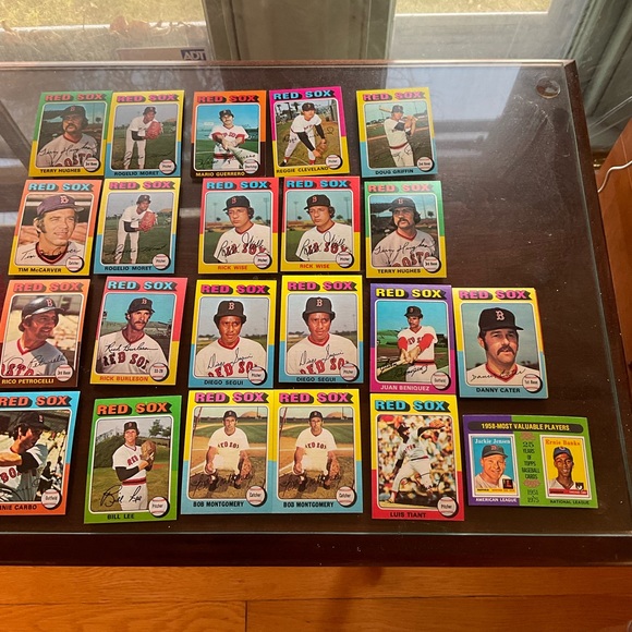 ❤️SOLD❤️1975 TOPPS MINI BOSTON RED SOX TEAM LOT 23 CARDS ERNIE BANKS LUIS TIANT - Picture 2 of 15